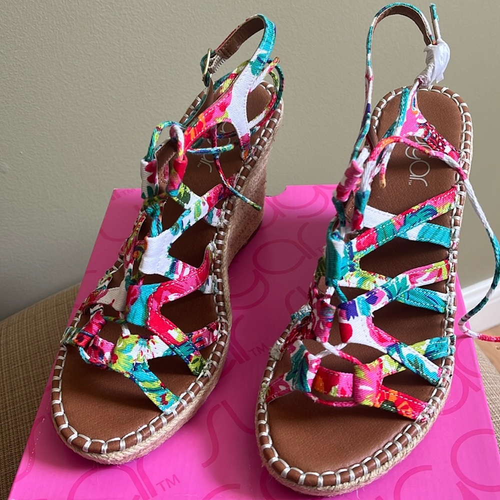 Sugar, size 8, floral print, wedge heels
